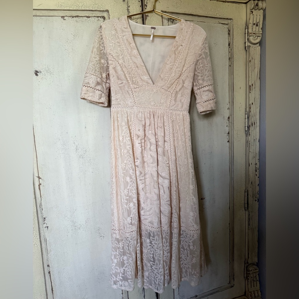 Free People Women's Lace V-Neck Midi Dress in Beige Size 0